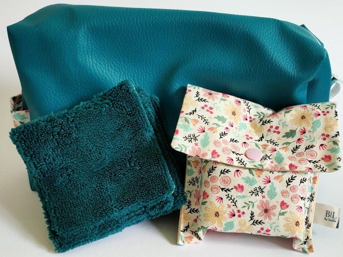 Trousse de toilette bleue à fleurs